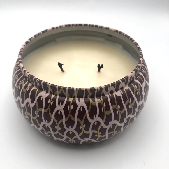 ** MAISON ROUGE** VOLUSPA 2-WICK SCENTED CANDLE - MUSCARI - Picture 3 of 8